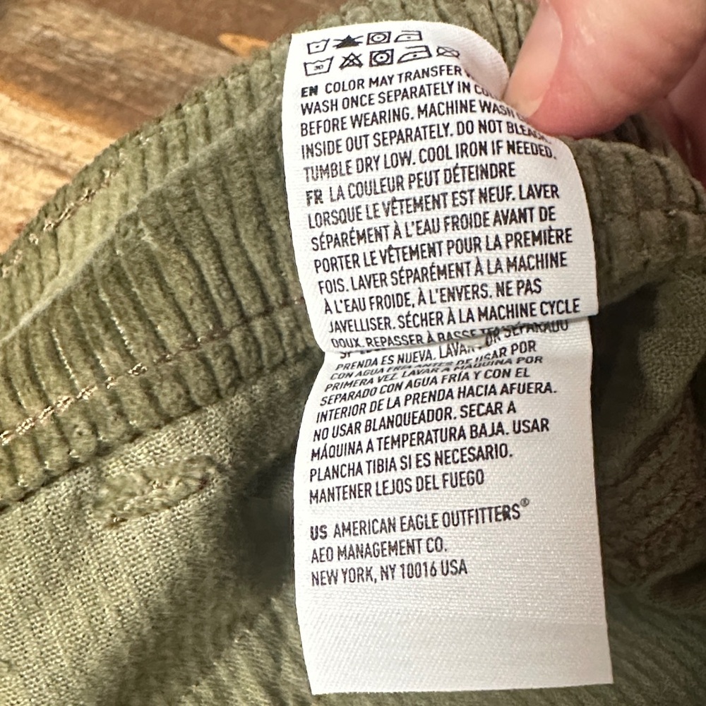 American Eagle Outfitters Green Corduroy Mini Skirt Size 2 NWOT - Picture 8 of 9